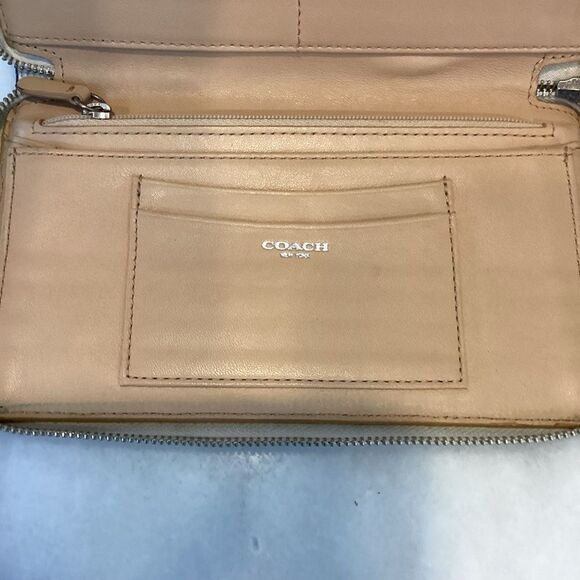 Coach Continental Color-Blocked  Full Sized Rehab Wallet - Picture 12 of 14
